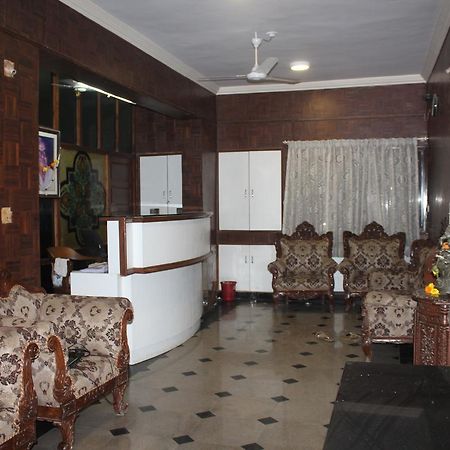 Royale Inn Vapi Exterior foto