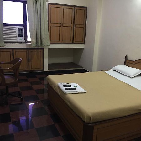 Royale Inn Vapi Exterior foto