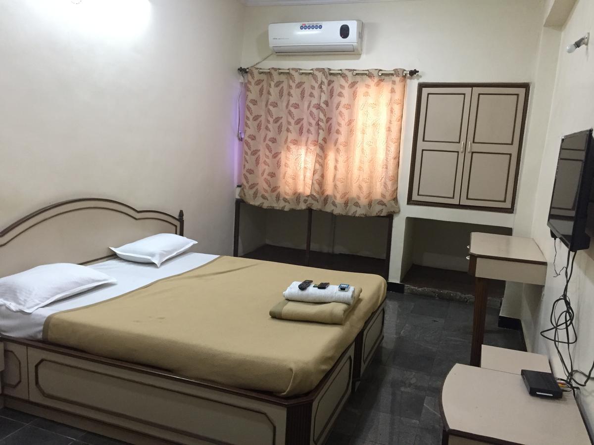 Royale Inn Vapi Exterior foto